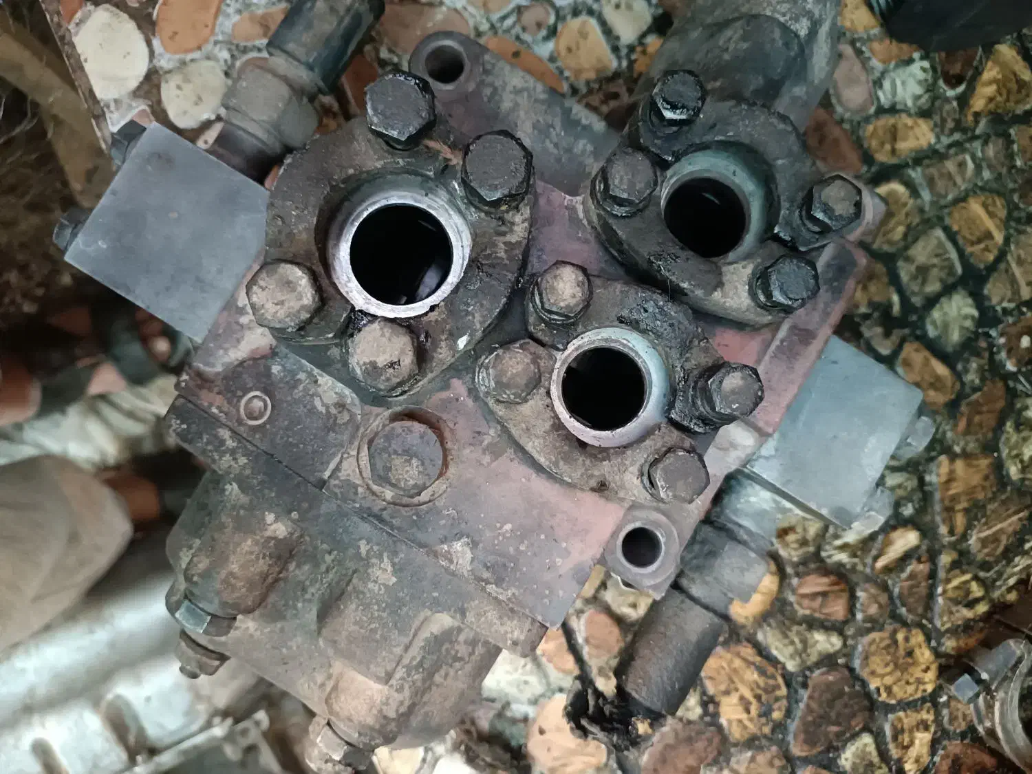 کنترل شیرفرمان لودر کاترپیلار تلسکوپ هیدرولیک|ماشین‌آلات صنعتی|جهرم, |دیوار