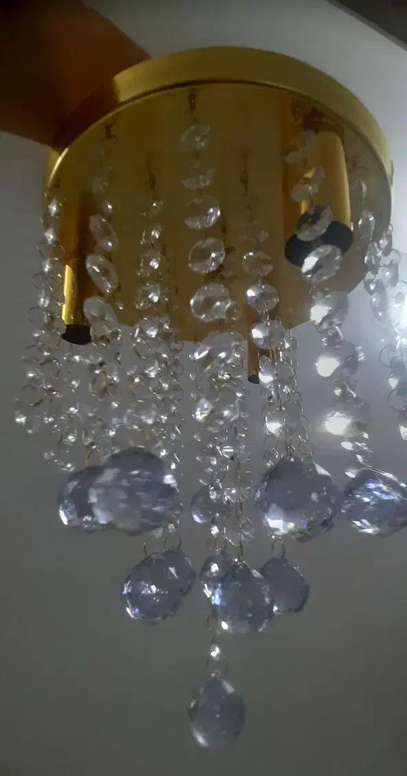 لوستر طلایی نو زیبا|لوستر و چراغ آویز|اصفهان, باغ فدک|دیوار