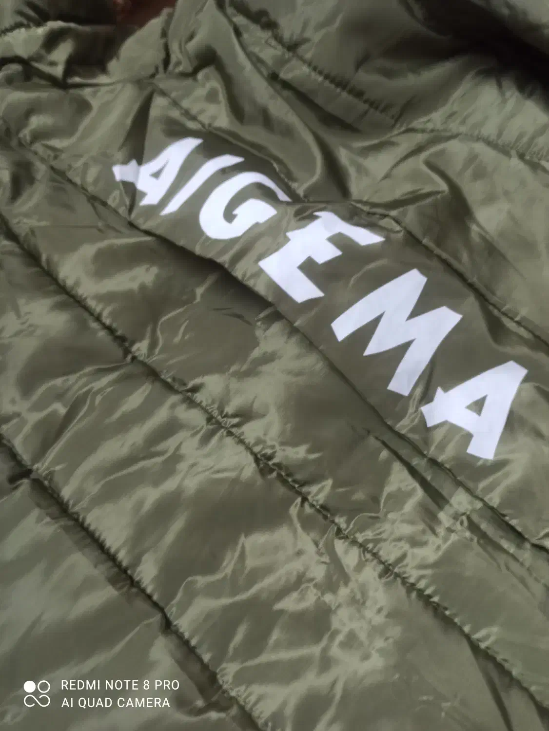 لباس|لباس|مشهد, طبرسی شمالی|دیوار