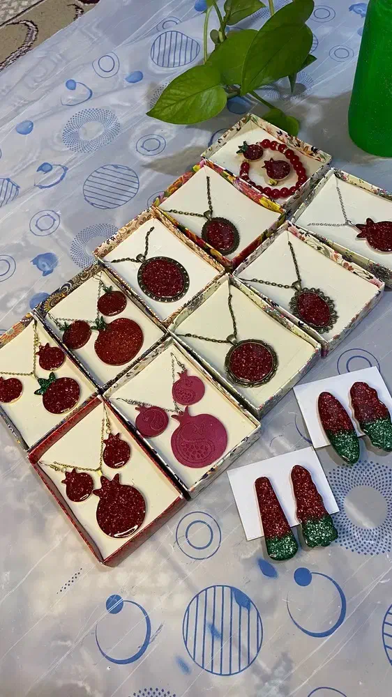 گردنبند رزینی|زیورآلات و اکسسوری|آشخانه, |دیوار