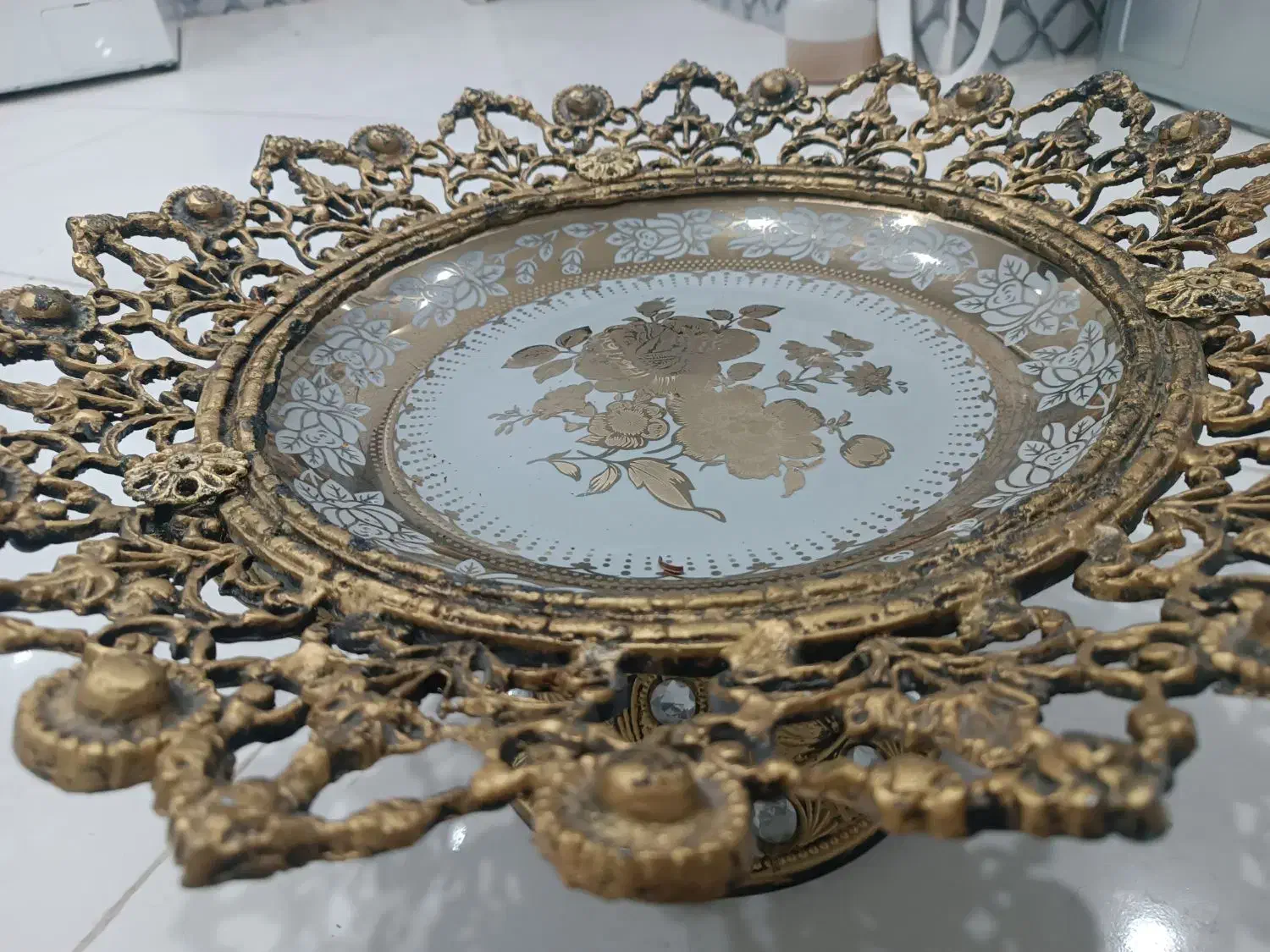 ظرف میوه پایه دار طرح برنز ( جنس آلیاژ)|ظروف سرو و پذیرایی|سنندج, |دیوار