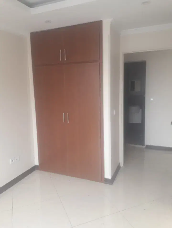 پایین یوسف آباد ۸۱ متر ، ۲ خواب ، نور و نقشه