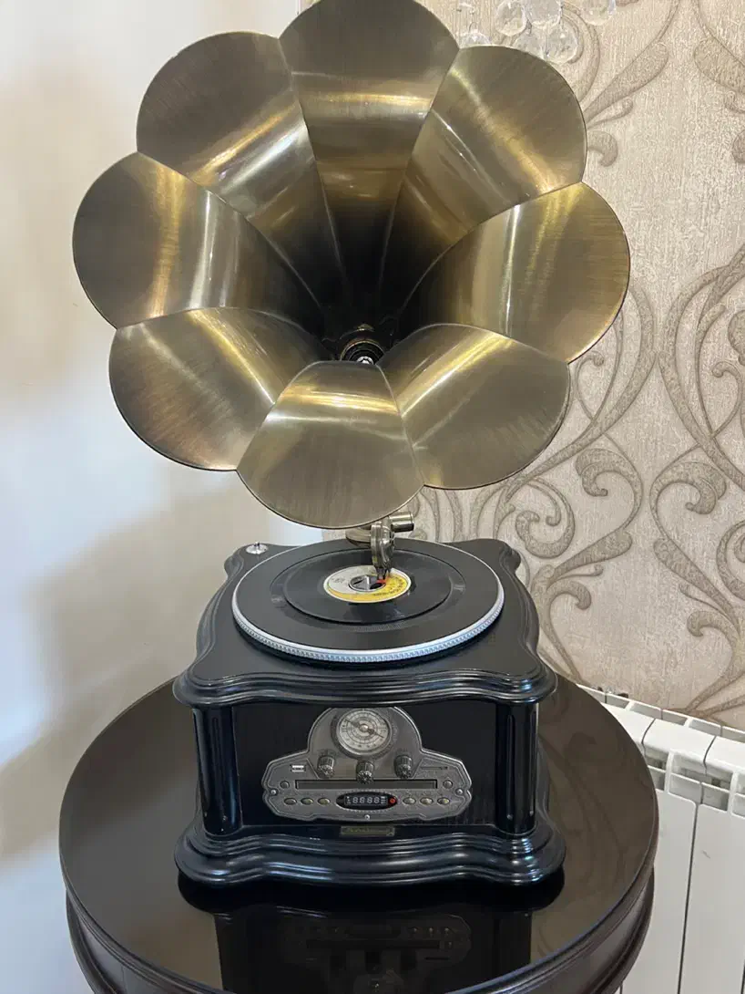 گرامافون آنتیک بسیار تمیز|کلکسیون اشیاء عتیقه|تهران, صادقیه|دیوار
