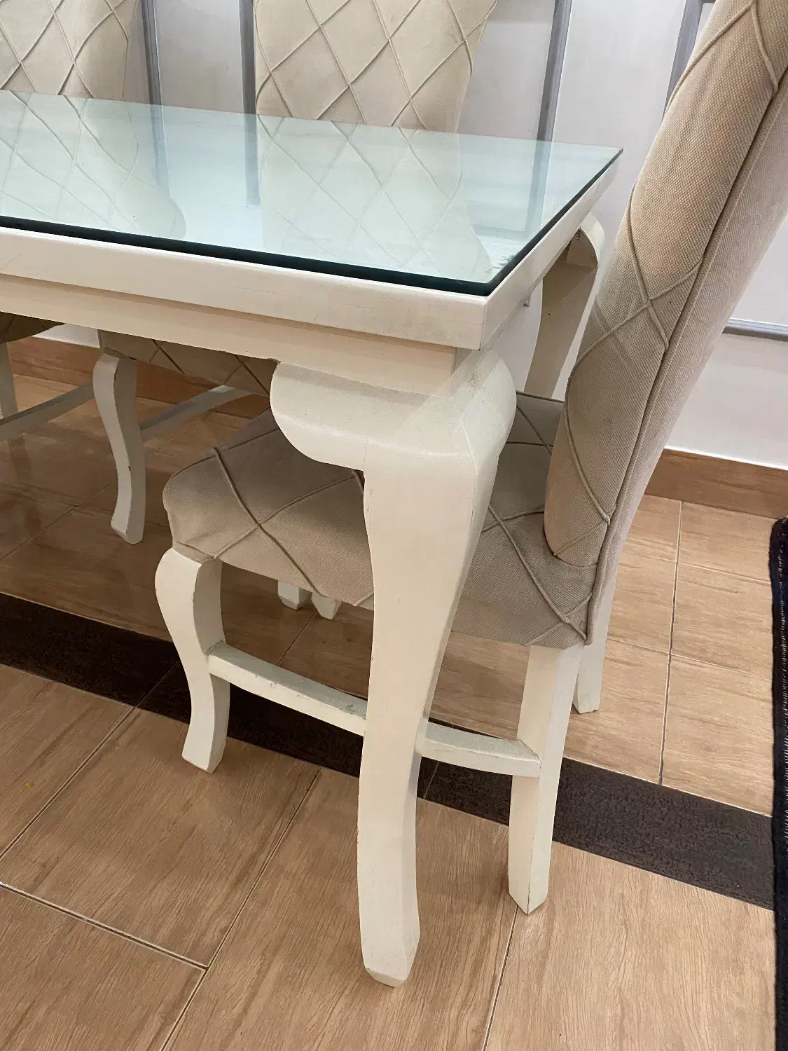 میزناهار خوری ۶نفره  ۴عدد استخونی ۲عدد بنفش|میز و صندلی غذاخوری|رشت, لاکان شهر|دیوار