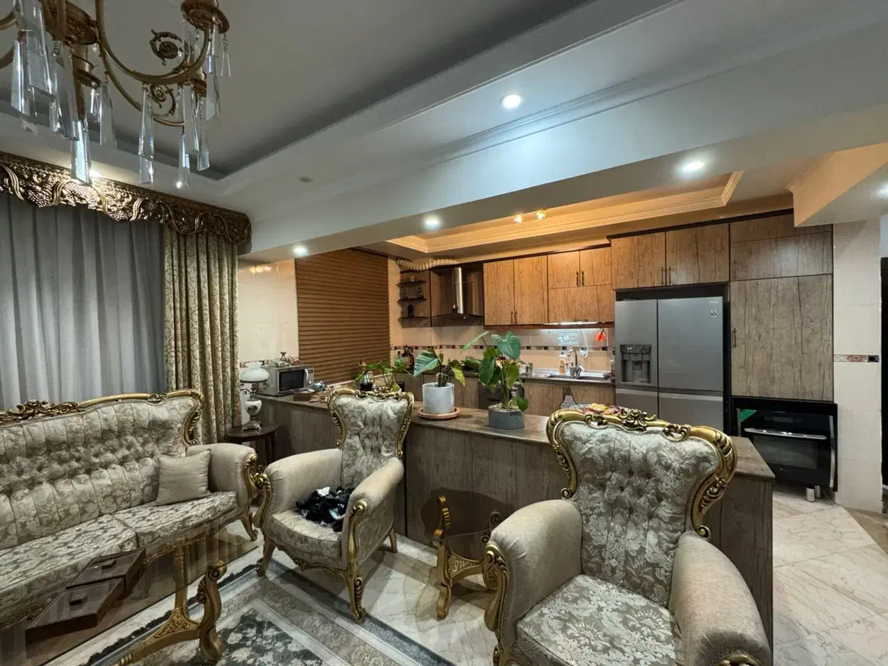 ۱۳۰متر ۳خواب فول امکانات بسیار شیک ۴سال ساخت