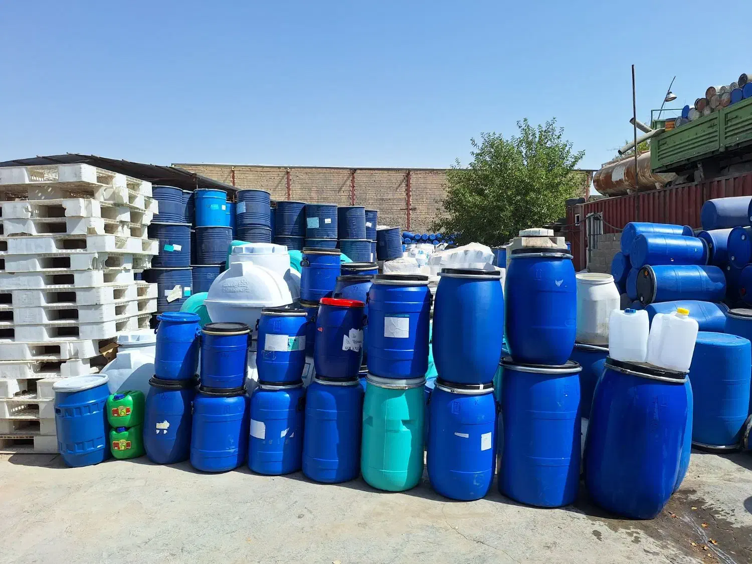 بشکه دبه مخزن اب تانک پالت منبع وان پلاستیکی فلزی|ظروف نگهدارنده، پلاستیکی، یکبارمصرف|اصفهان, شفق|دیوار