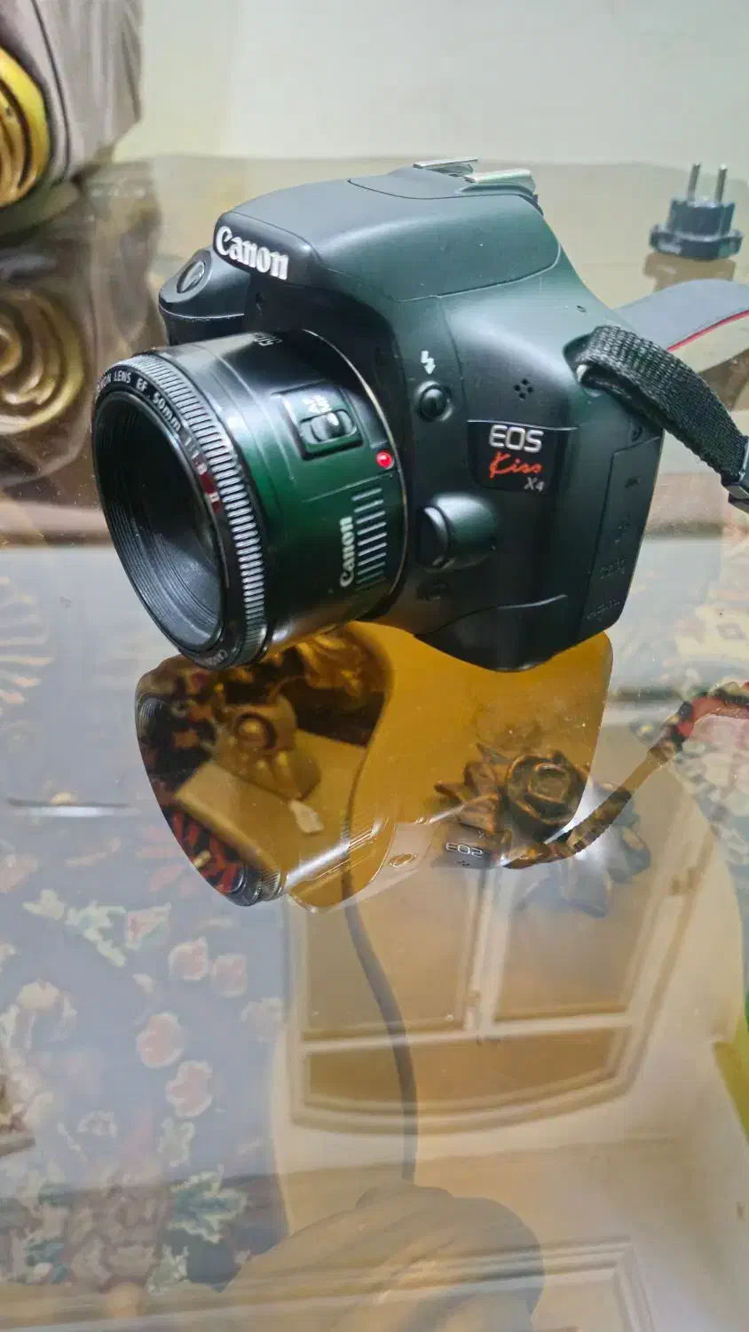 دوربین canon x4 550D همراه با لنز۱.۸ ۵۰mm|دوربین عکاسی و فیلمبرداری|قم, چهل درخت|دیوار