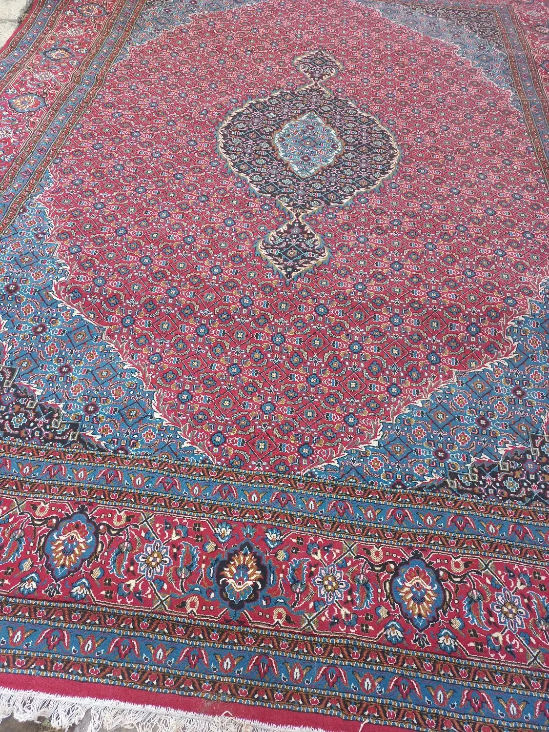 تعدادی فرش سالم بدون پوسیدگی و پارگی|فرش|ملایر, |دیوار