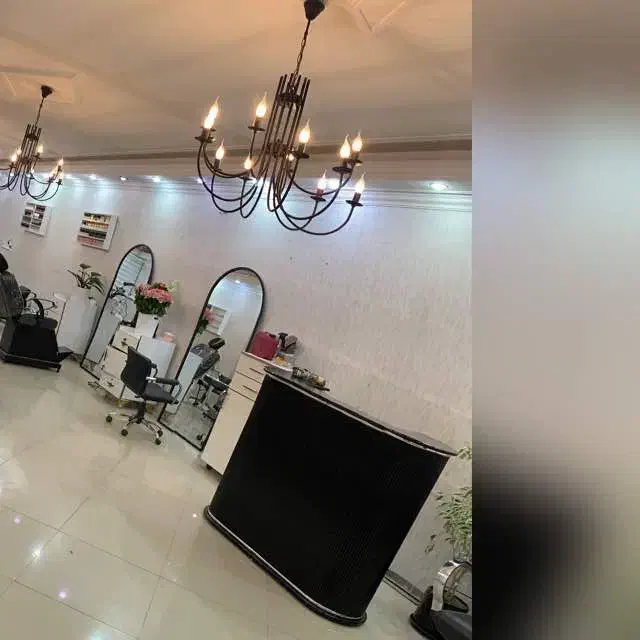 اجاره میز و صندلی و جذب نیروی درصدی حرفه ای|استخدام درمانی، زیبایی، بهداشتی|تهران, نازی‌آباد|دیوار