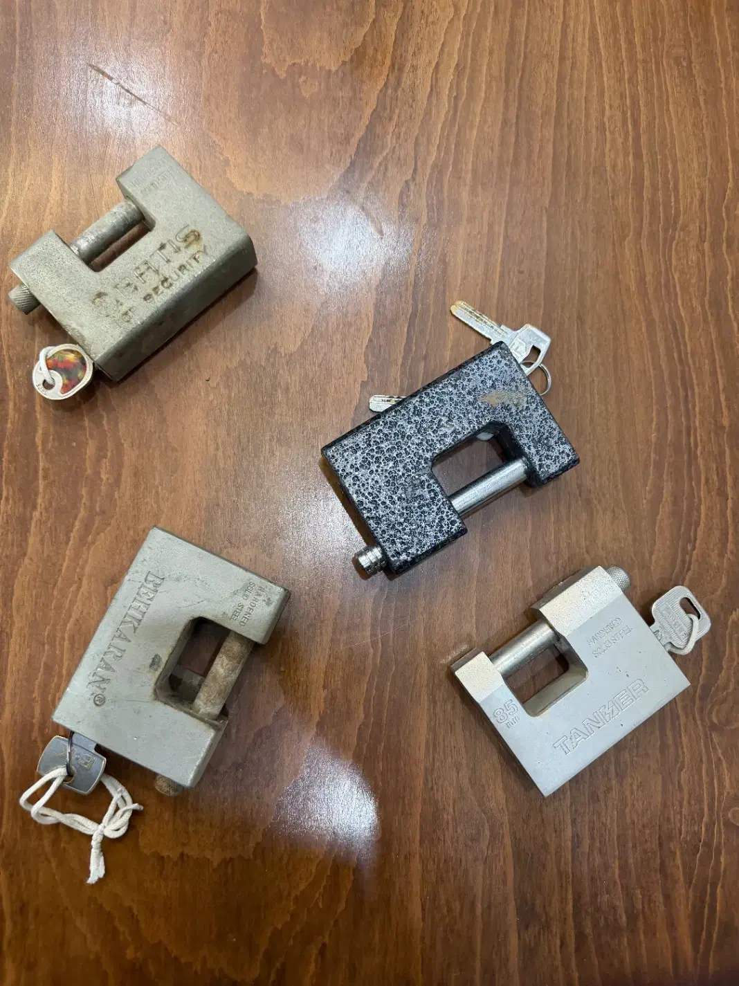 قفل کتابی 4 عدد|ابزارآلات|گنبد کاووس, |دیوار