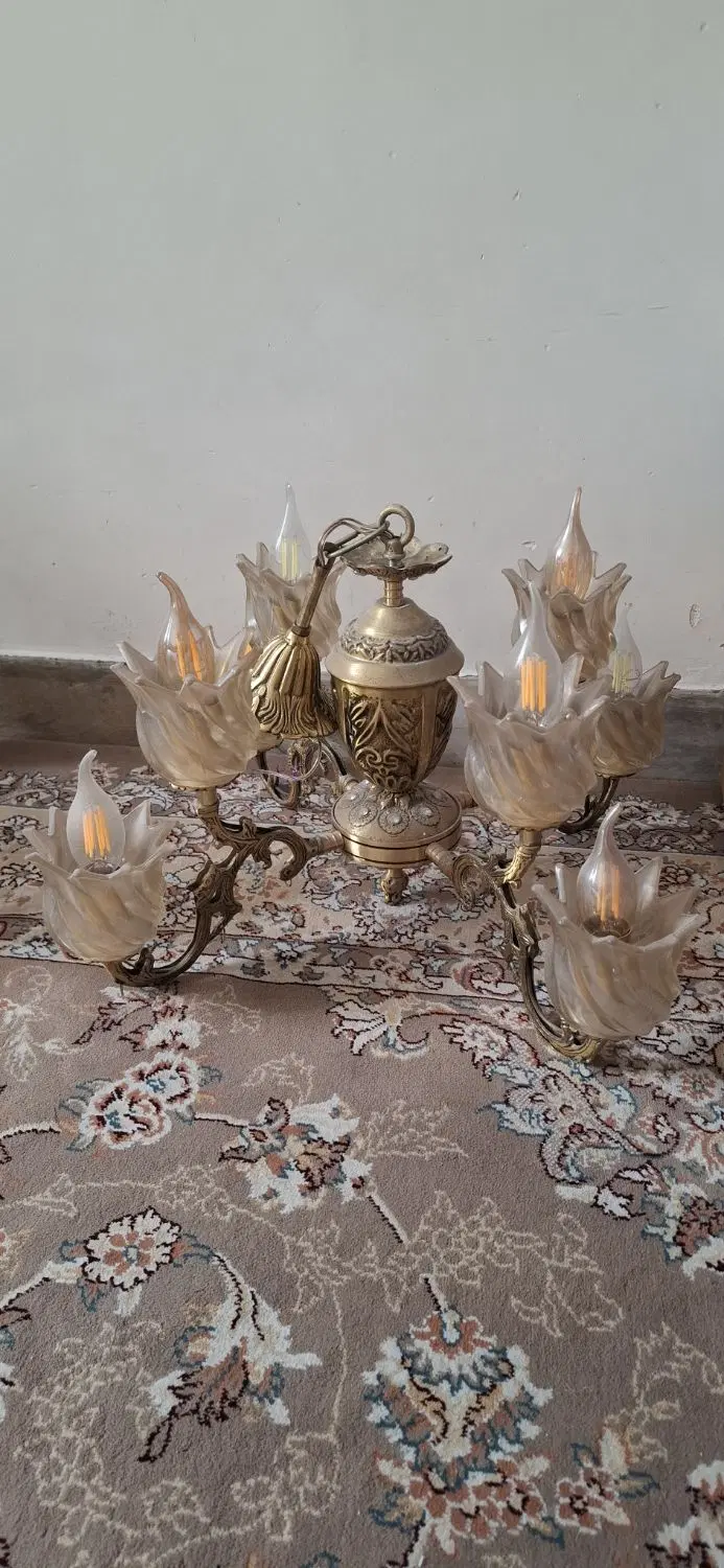 ۲عدد لوستر ۸ شاخه ای برنجی کلاسیک بسیار شکیل|لوستر و چراغ آویز|تهران, علم و صنعت|دیوار