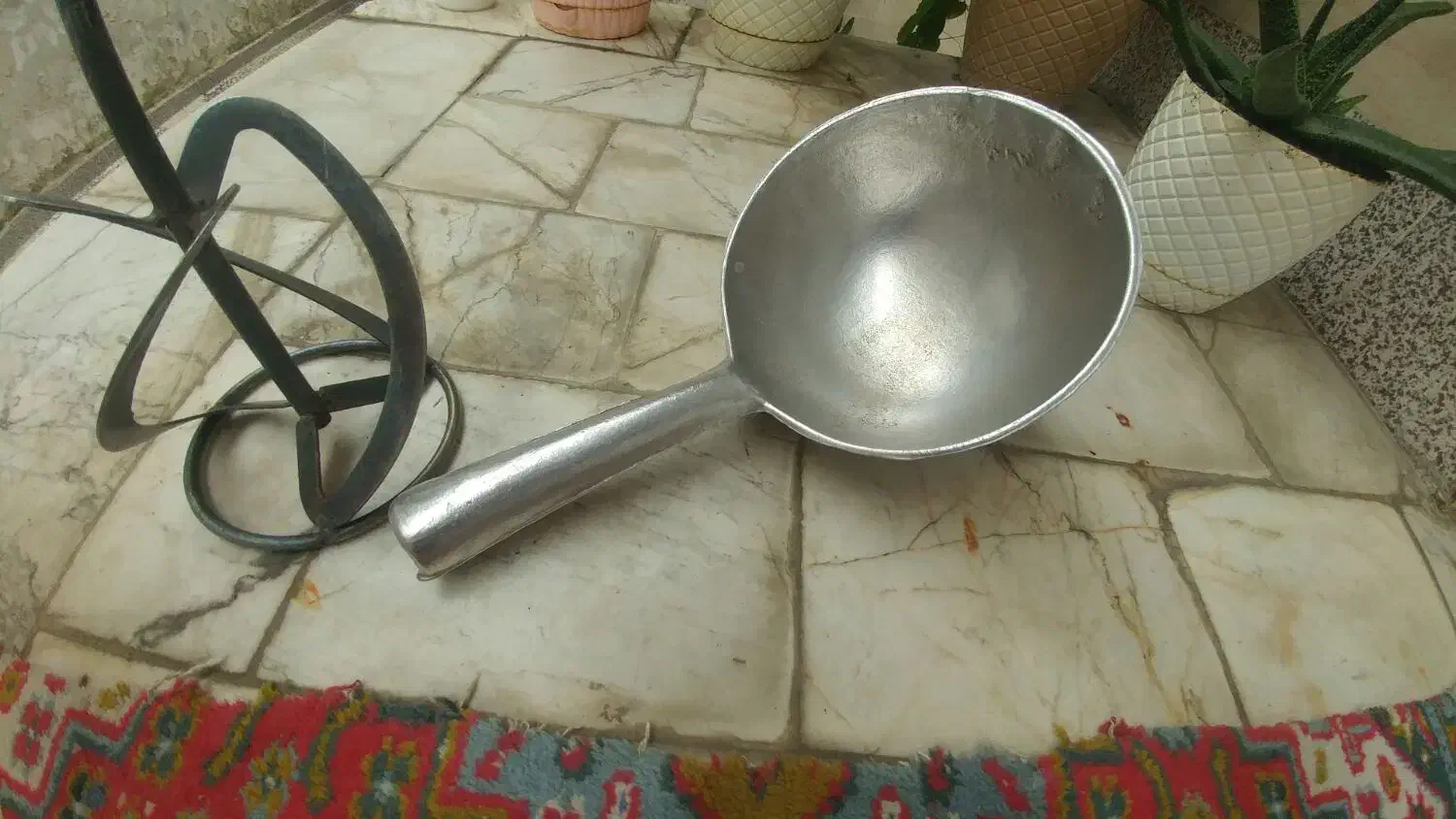 ملاقه بزرگ روحی و همزن بزرگ|ظروف پختوپز|رشت, سلیمانداراب|دیوار