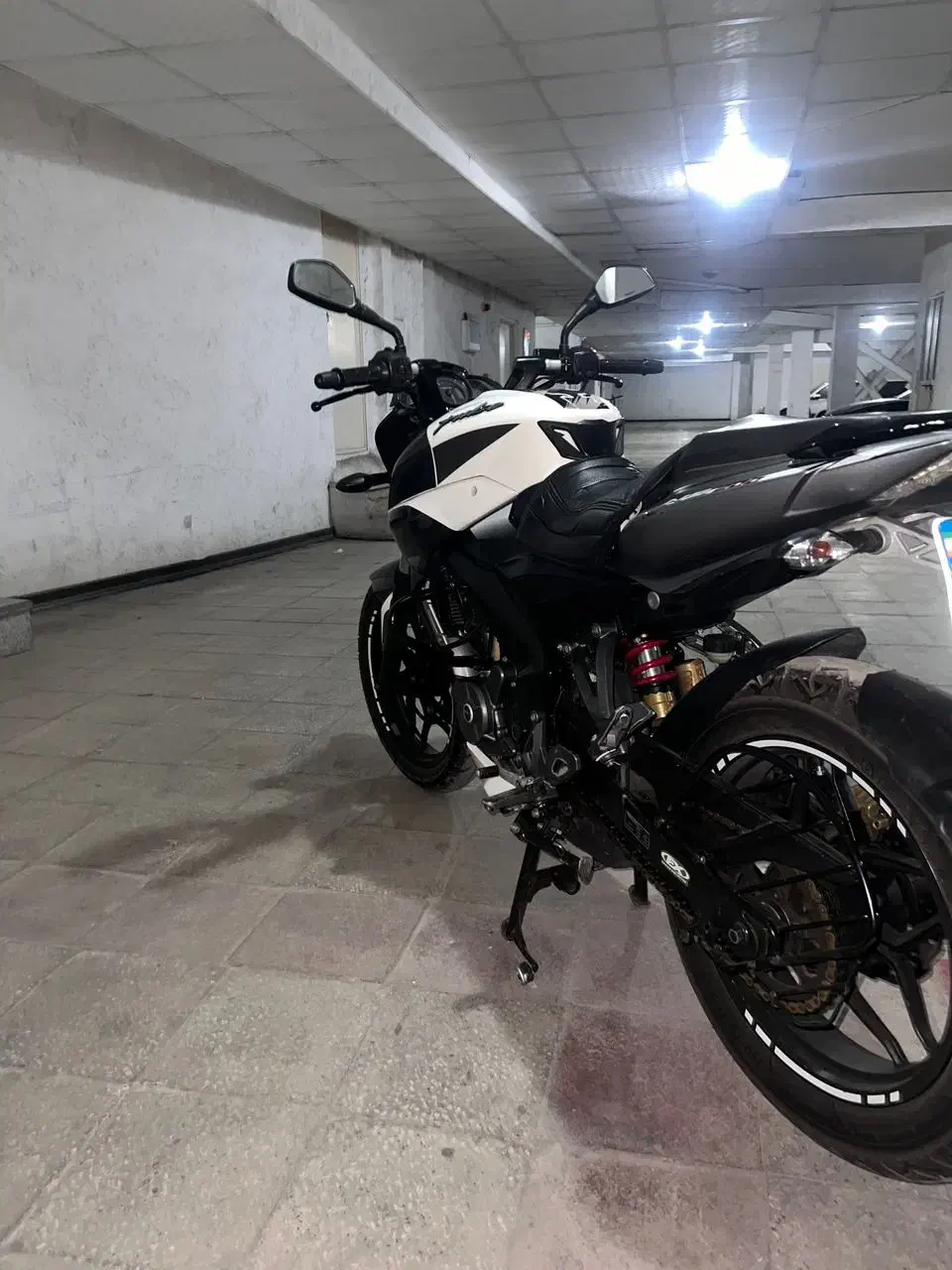 باجاج پالس ان اس 200 مدل 96 سفید|موتورسیکلت|شیراز, گود خزینه|دیوار