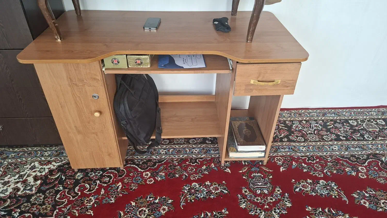 میز کامپیوتر تمیز|میز تحریر و کامپیوتر|شیروان (خراسان), |دیوار