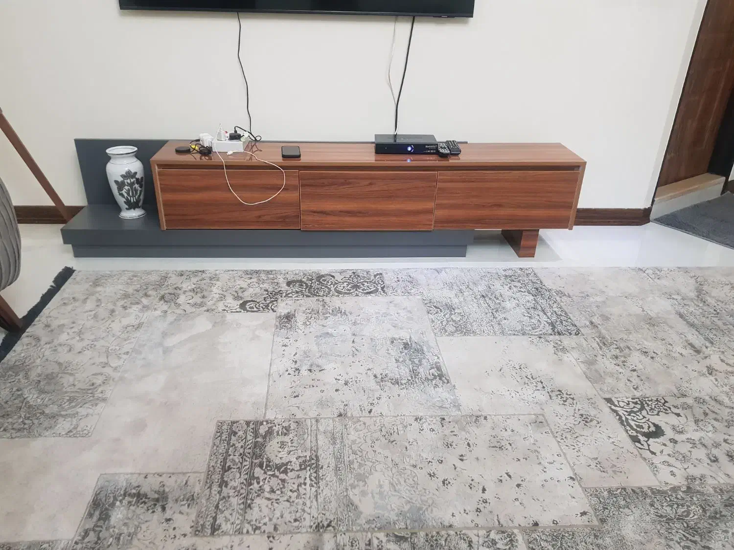 میز تی وی|میز تلویزیون|پردیس, فاز ۸|دیوار