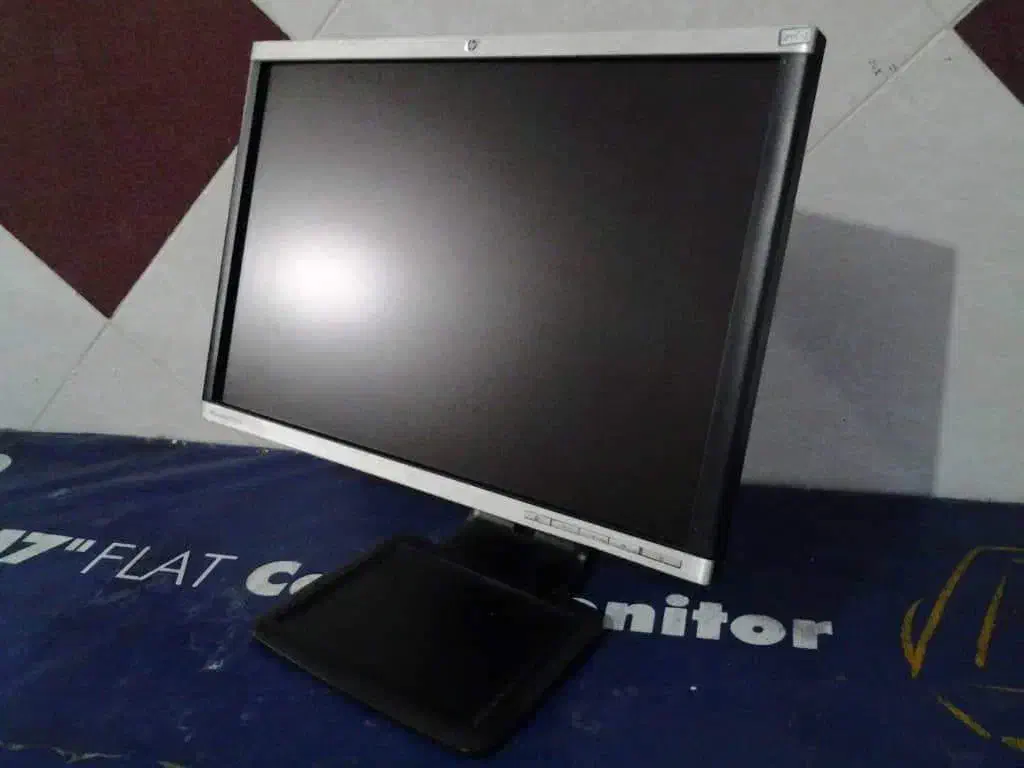 مانیتور 22درحدنواچ پی(فول پورت صفحه مانیتور چرخشی)|قطعات و لوازم جانبی رایانه|اراک, |دیوار