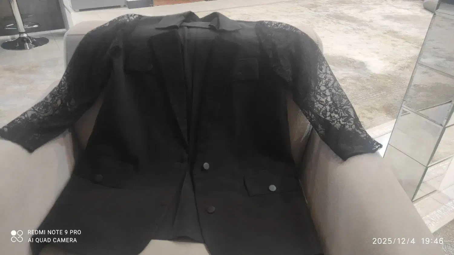 کت مزونی|لباس|دوگنبدان, |دیوار