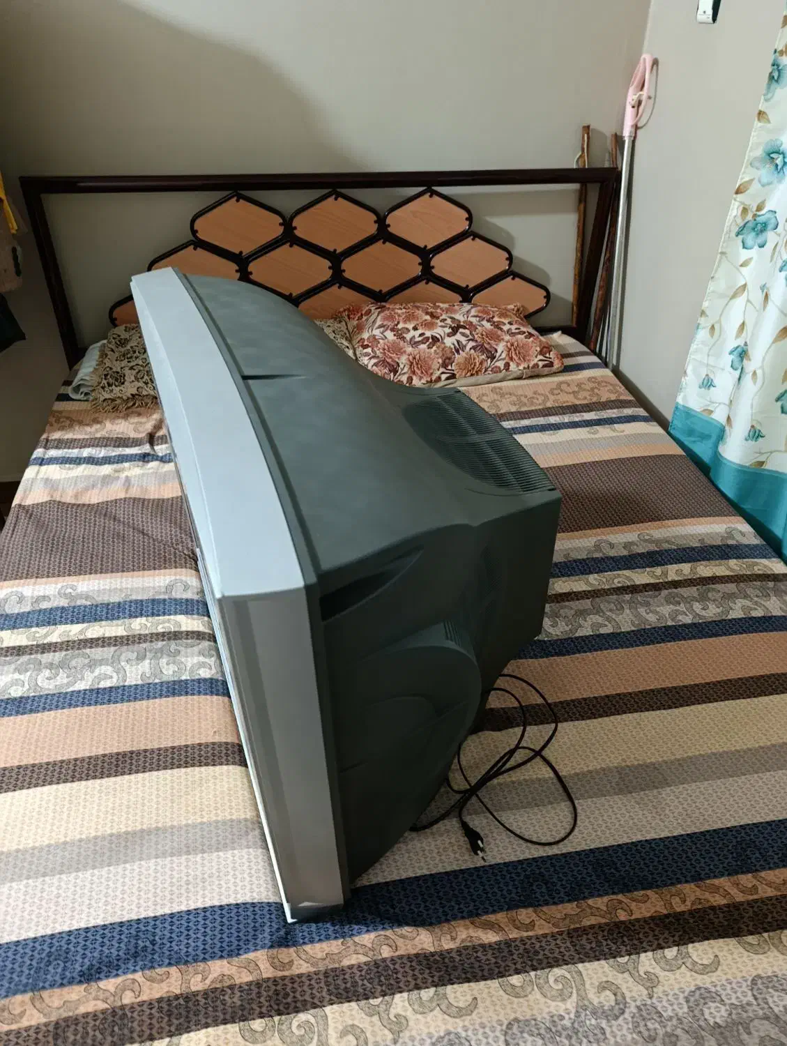 تلویزیون ۲۸انچ سامسونگ|تلویزیون و پروژکتور|ایذه, |دیوار