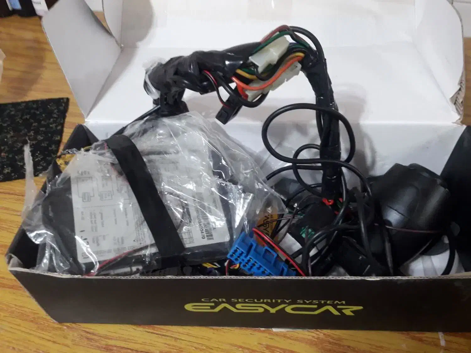 یک دزگیر ایزیکار اصل کره|قطعات یدکی و لوازم جانبی|بروجرد, |دیوار