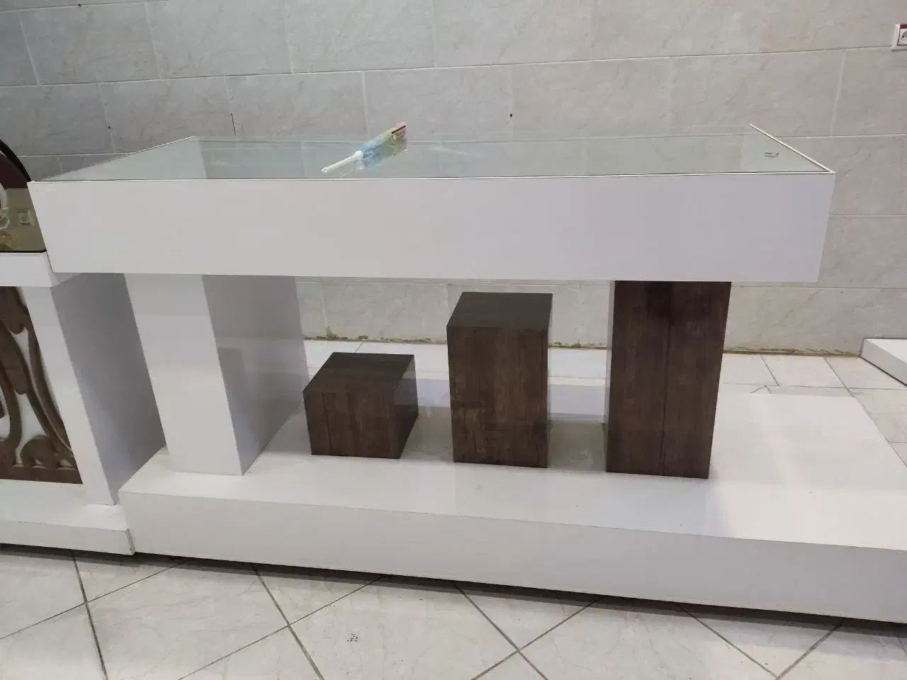 عینک میز ویترین|فروشگاه و مغازه|بروجن, |دیوار