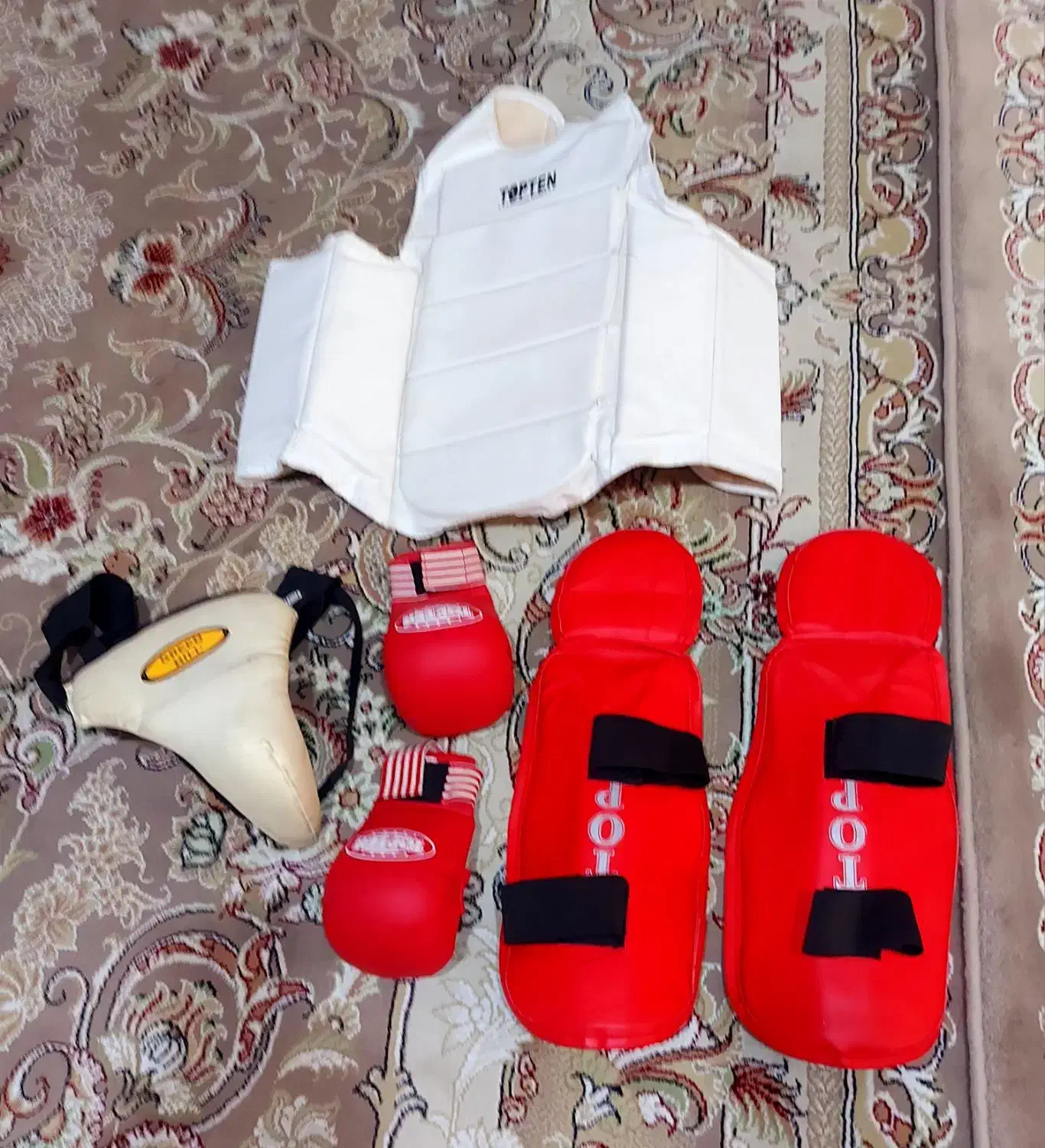 دستکش و هوگو و ساق بند و محافظ بدن مخصوص ورزش رزمی|تجهیزات ورزشی|مشهد, بهاران|دیوار