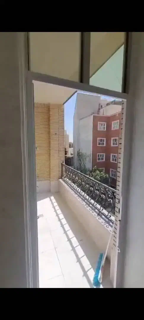 اپارتمان رهن اجاره|اجارهٔ آپارتمان|شیراز, باغ تخت|دیوار