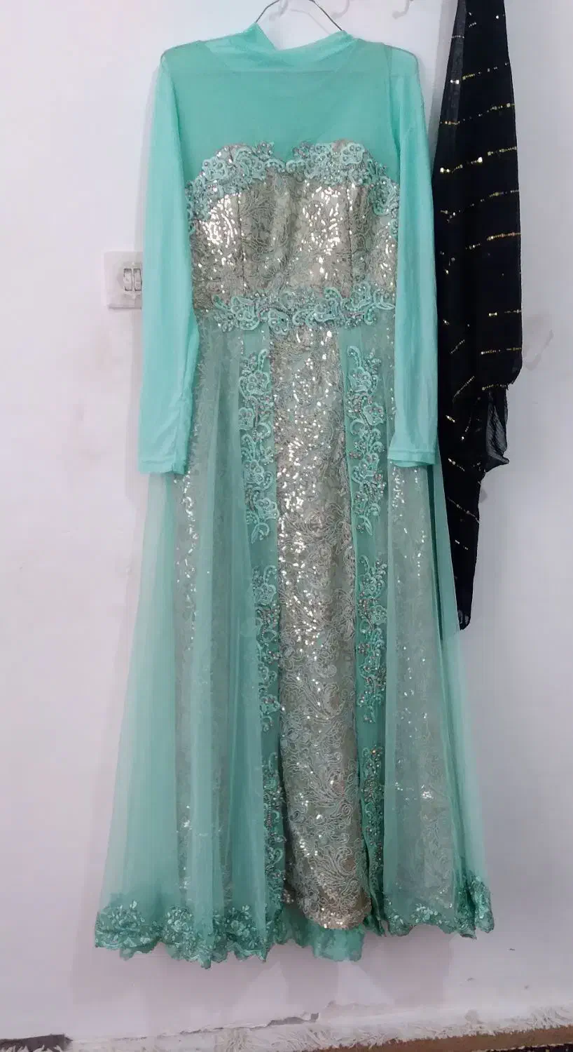 لباس مجلسی|لباس|بیستون, |دیوار