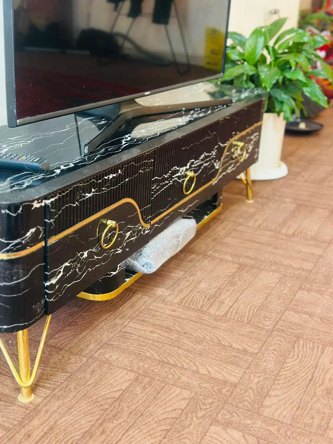 میزTv|میز تلویزیون|شیراز, غدیر جنوبی|دیوار