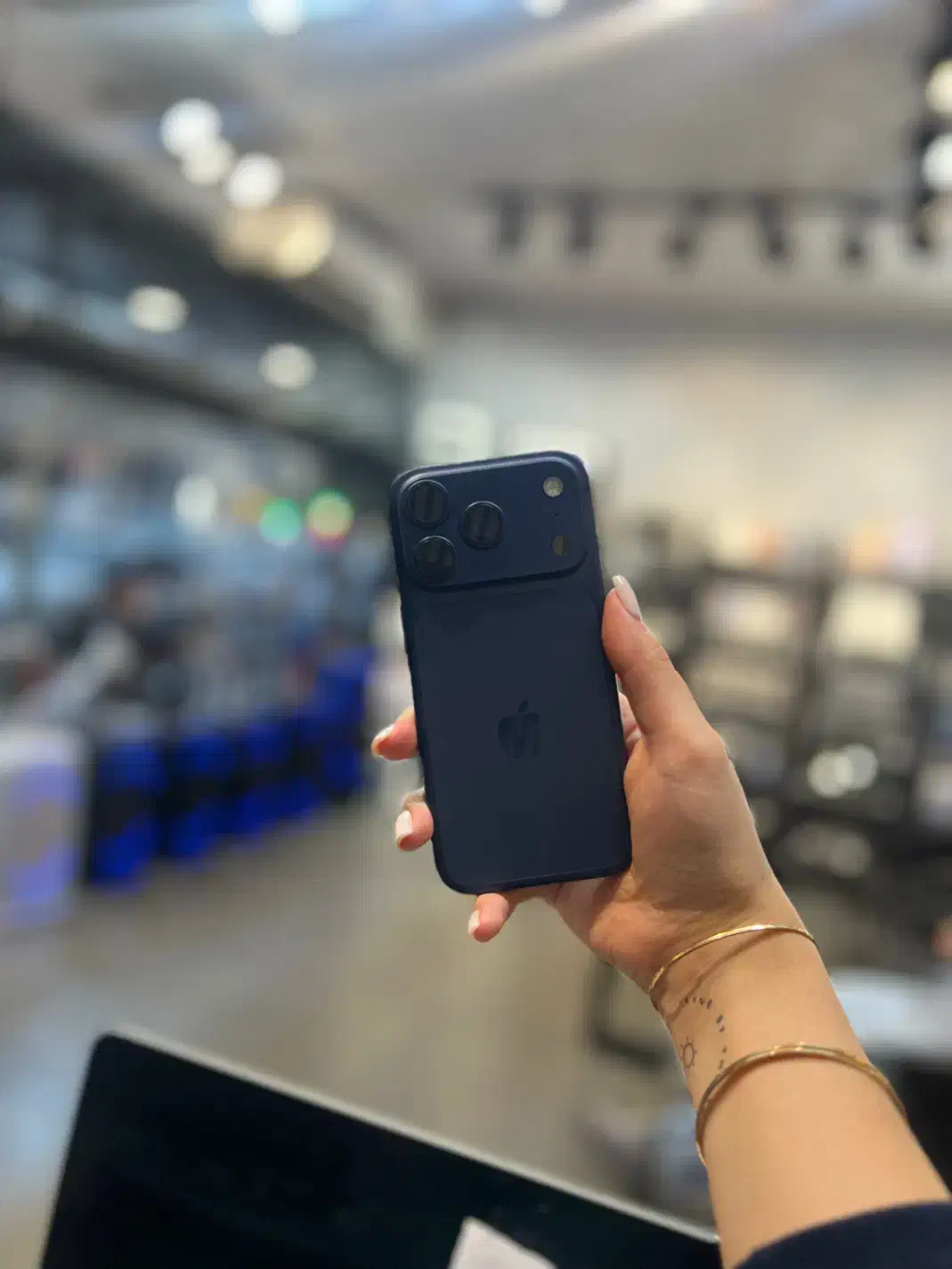 ۱۷ پرو|موبایل|مشهد, خرمشهر|دیوار