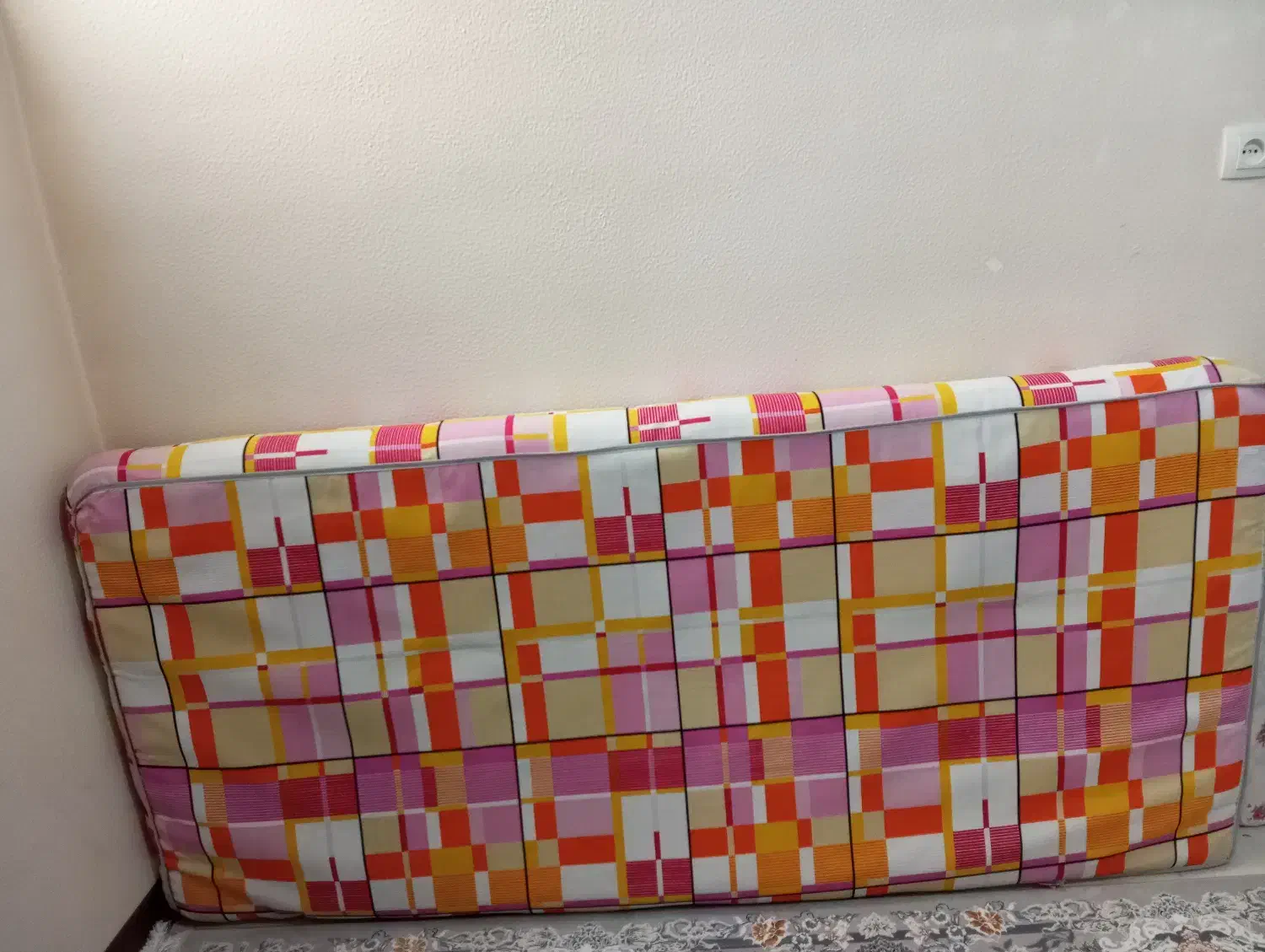 تشک|تشک تختخواب|شاهینشهر, فدک|دیوار