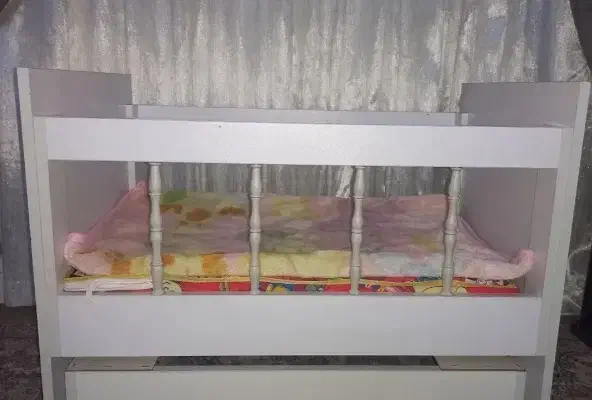 تخت گهواره ای نوزاد|تخت و صندلی بچه|قم, پردیسان|دیوار