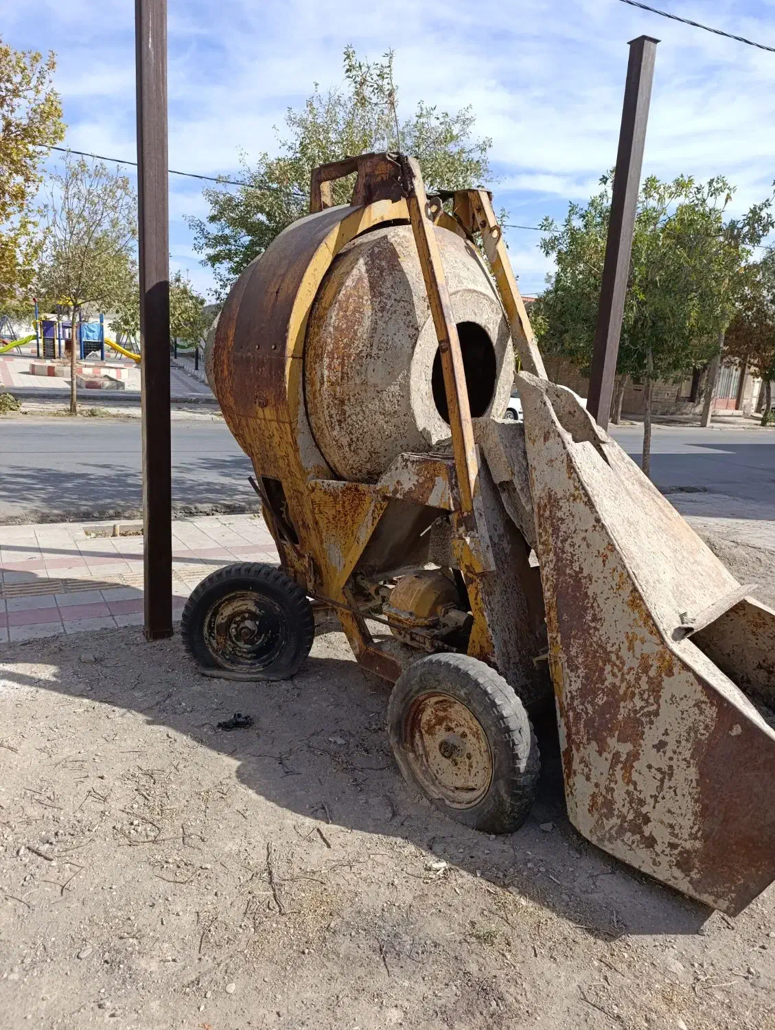 بتونیر بتونر میکسر خلاصه|ماشین‌آلات صنعتی|ملکان, |دیوار