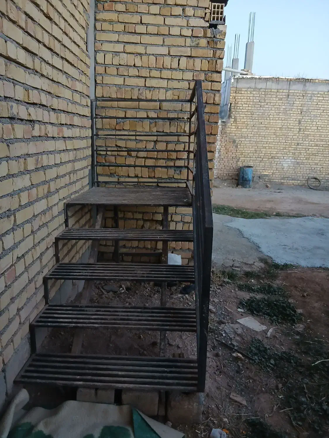 پله آهنی نو اصلا استفاده نشده|مصالح و تجهیزات ساختمان|زنده رود, |دیوار