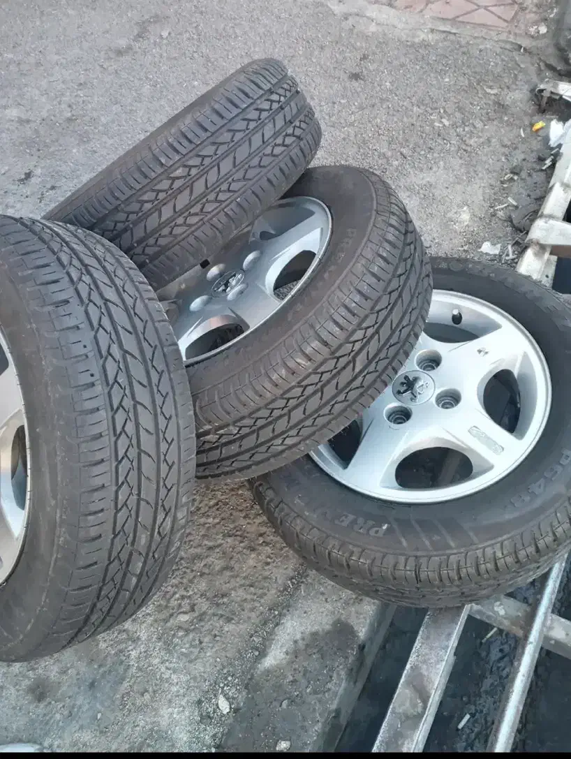 رینگ لاستیک ۲۰۷|قطعات یدکی و لوازم جانبی|رشت, منظریه|دیوار