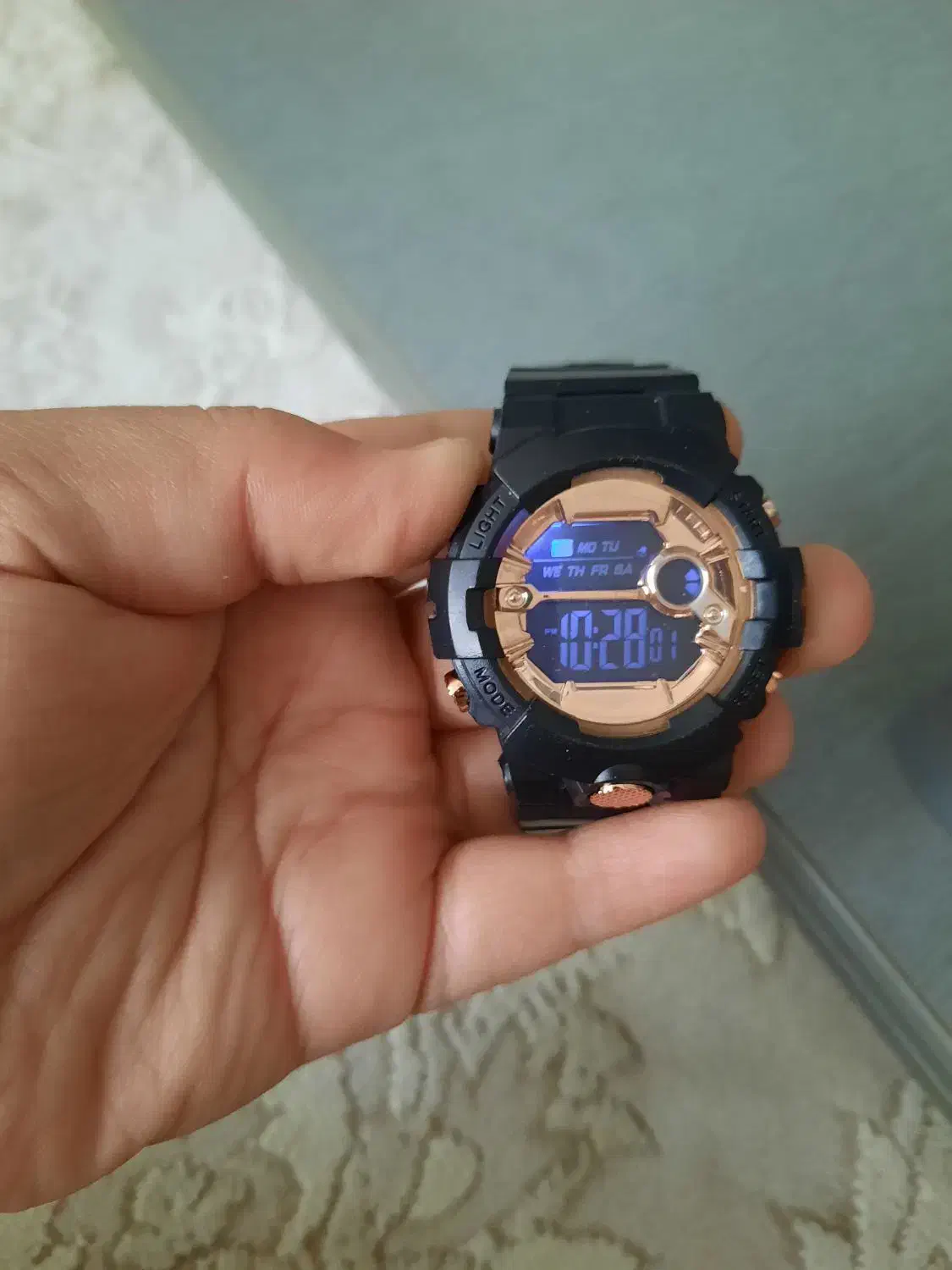 ساعت هاکو|ساعت|مشهد, هفت تیر (نه دره)|دیوار