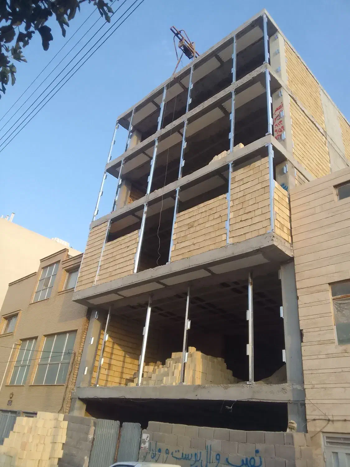 نصب والپوست وادار میانی جانپناه و نبشی کشی|خدمات پیشه و مهارت|اصفهان, خلجا|دیوار