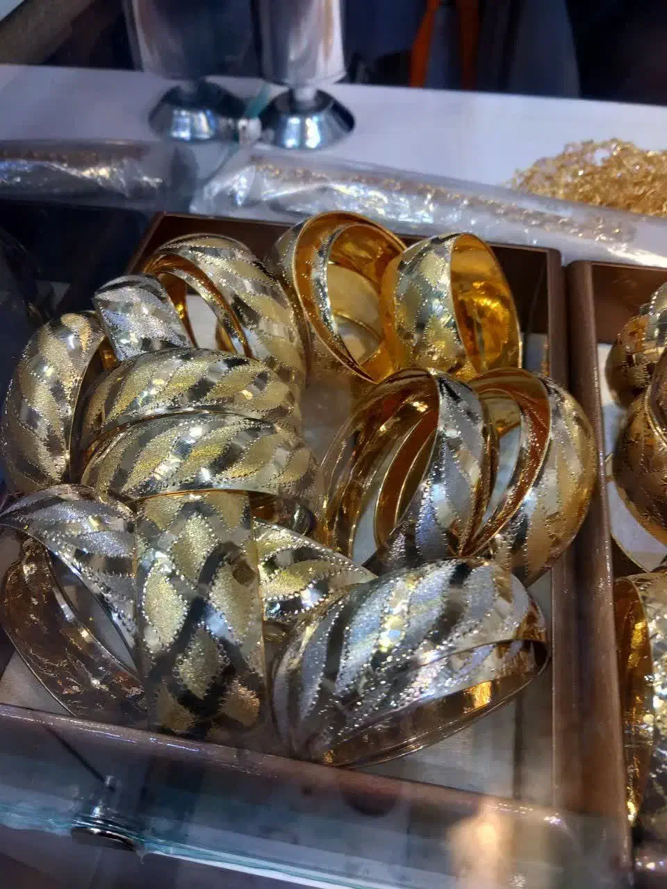 جواهرناب|جواهرات|ابریشم, |دیوار