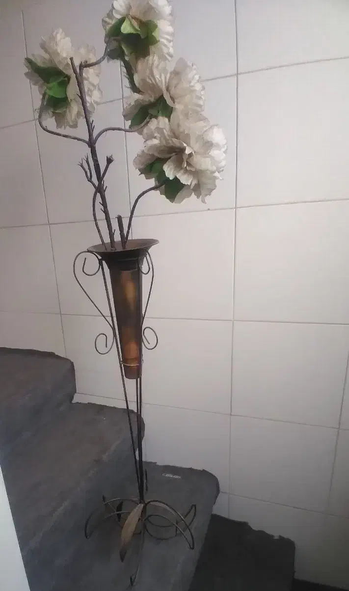 گلدان باگل های مصنوعی وگلدان فرفرژه|گل مصنوعی|تهران, مسعودیه|دیوار