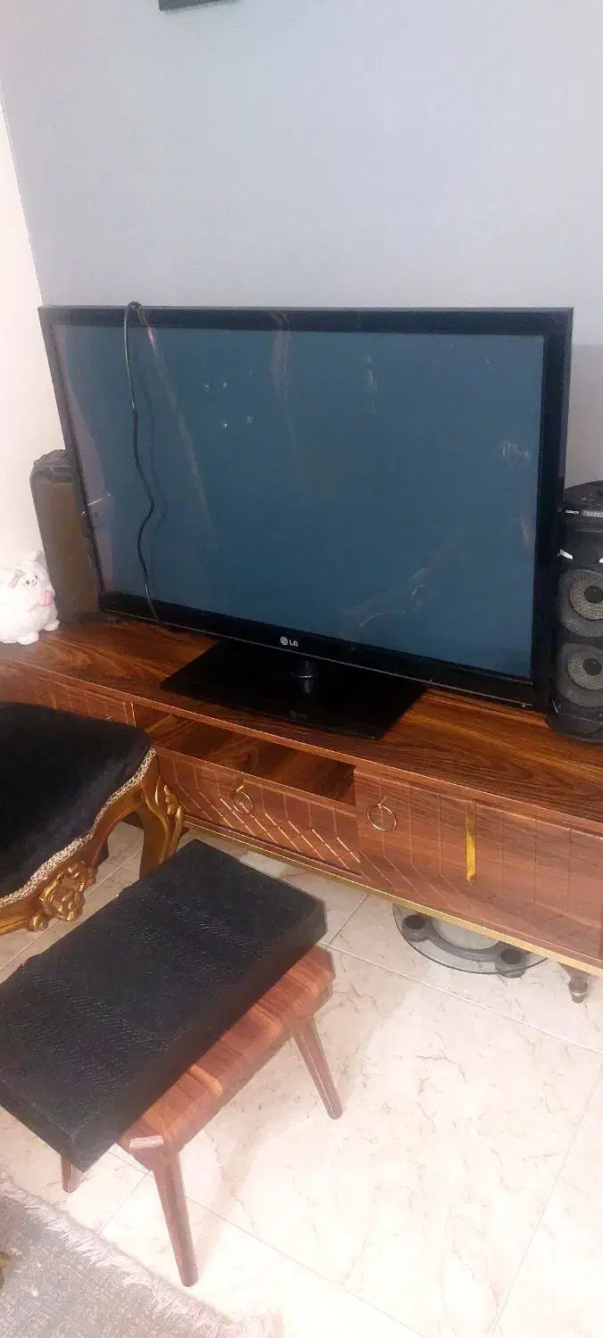 مبل ۷نفره|مبلمان خانگی و میز عسلی|رشت, باهنر|دیوار