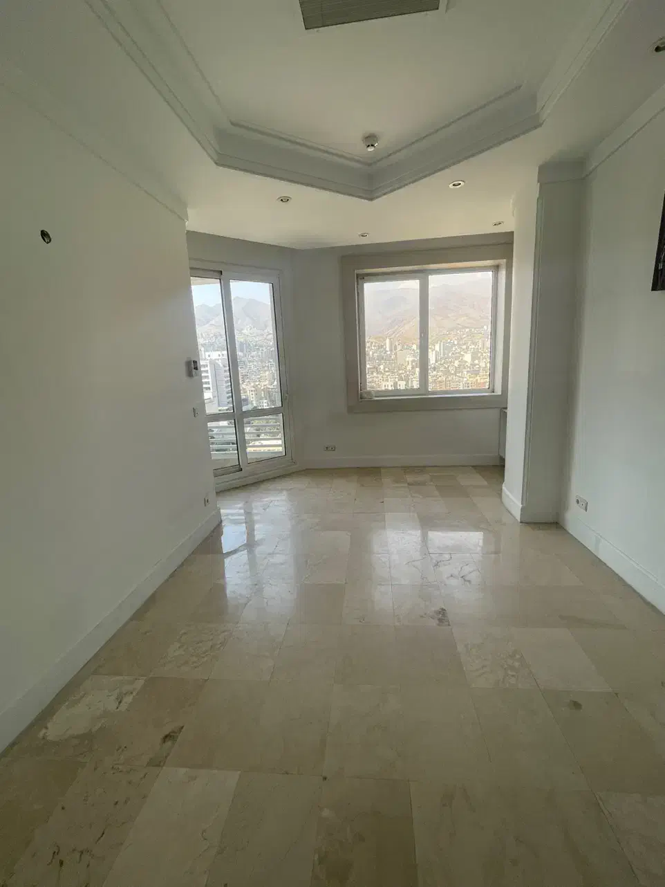 اجاره آپارتمان ۳۰۰ متری برج ایران زمین