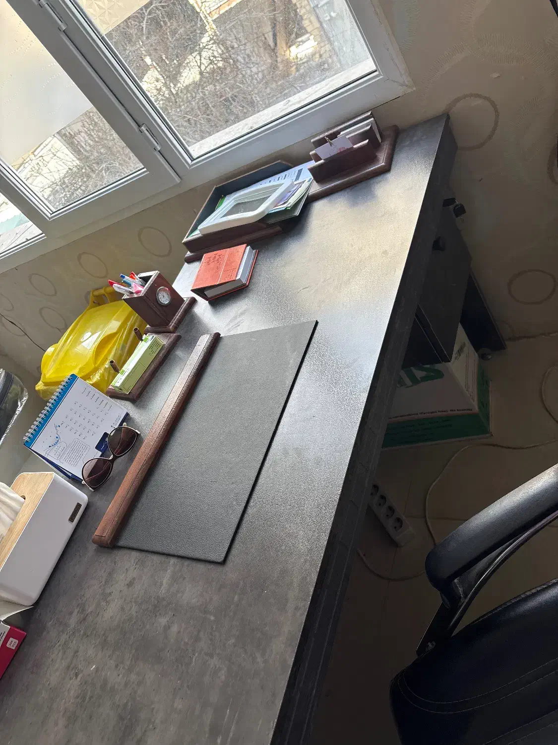 میز و صندلی و پاف|دفتر کار|کرمانشاه, |دیوار