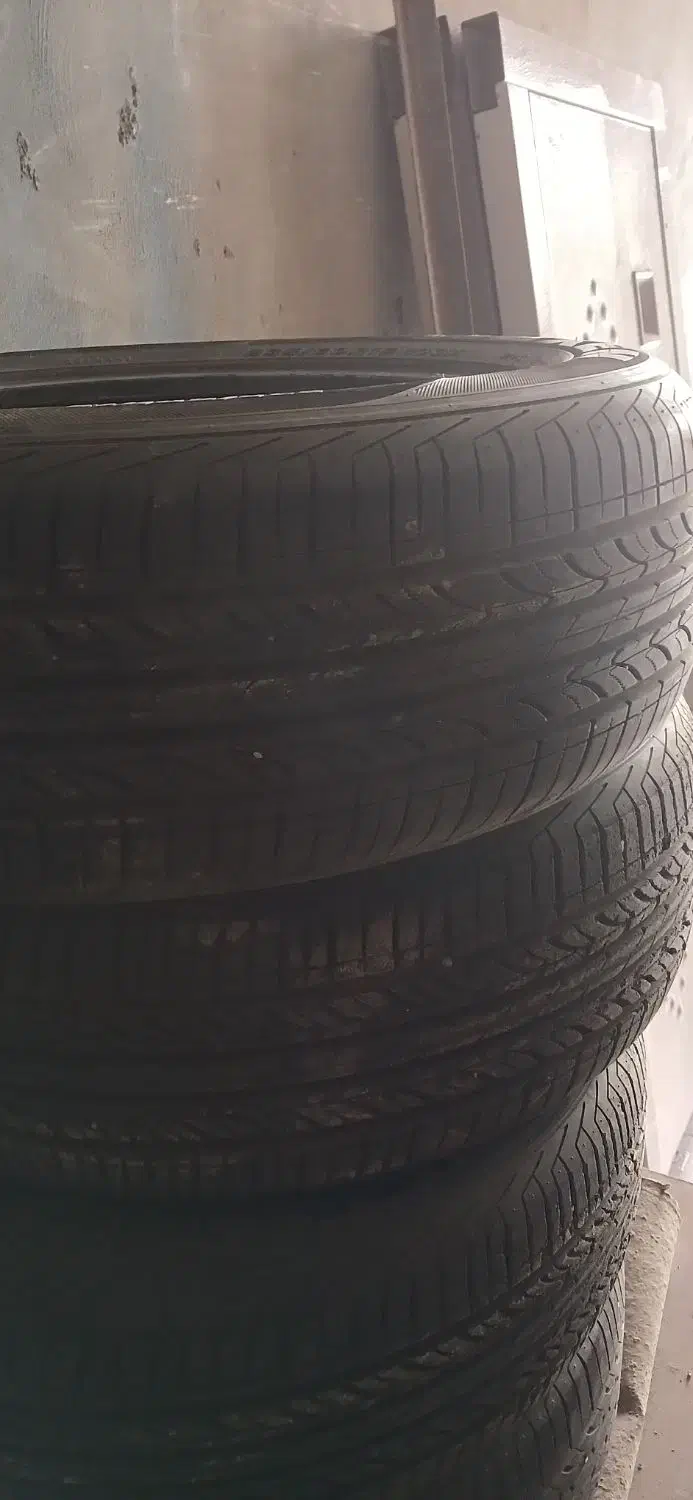 لاستیک خارجی واسه ماشینهای شاسی بلند|قطعات یدکی و لوازم جانبی|پردیس, سیاه سنگ|دیوار