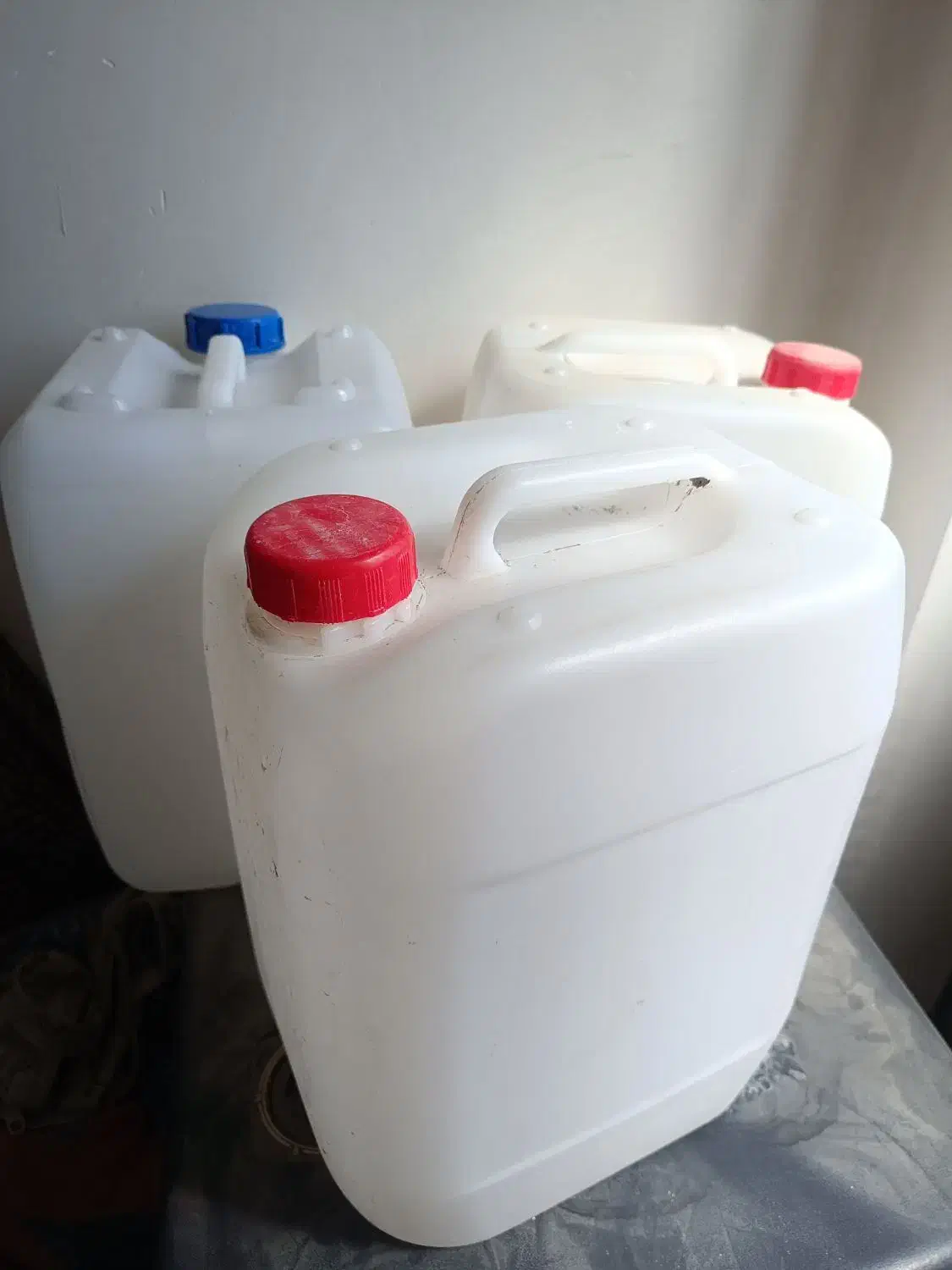 گالون آب|ظروف نگهدارنده، پلاستیکی، یکبارمصرف|هیرمند, |دیوار