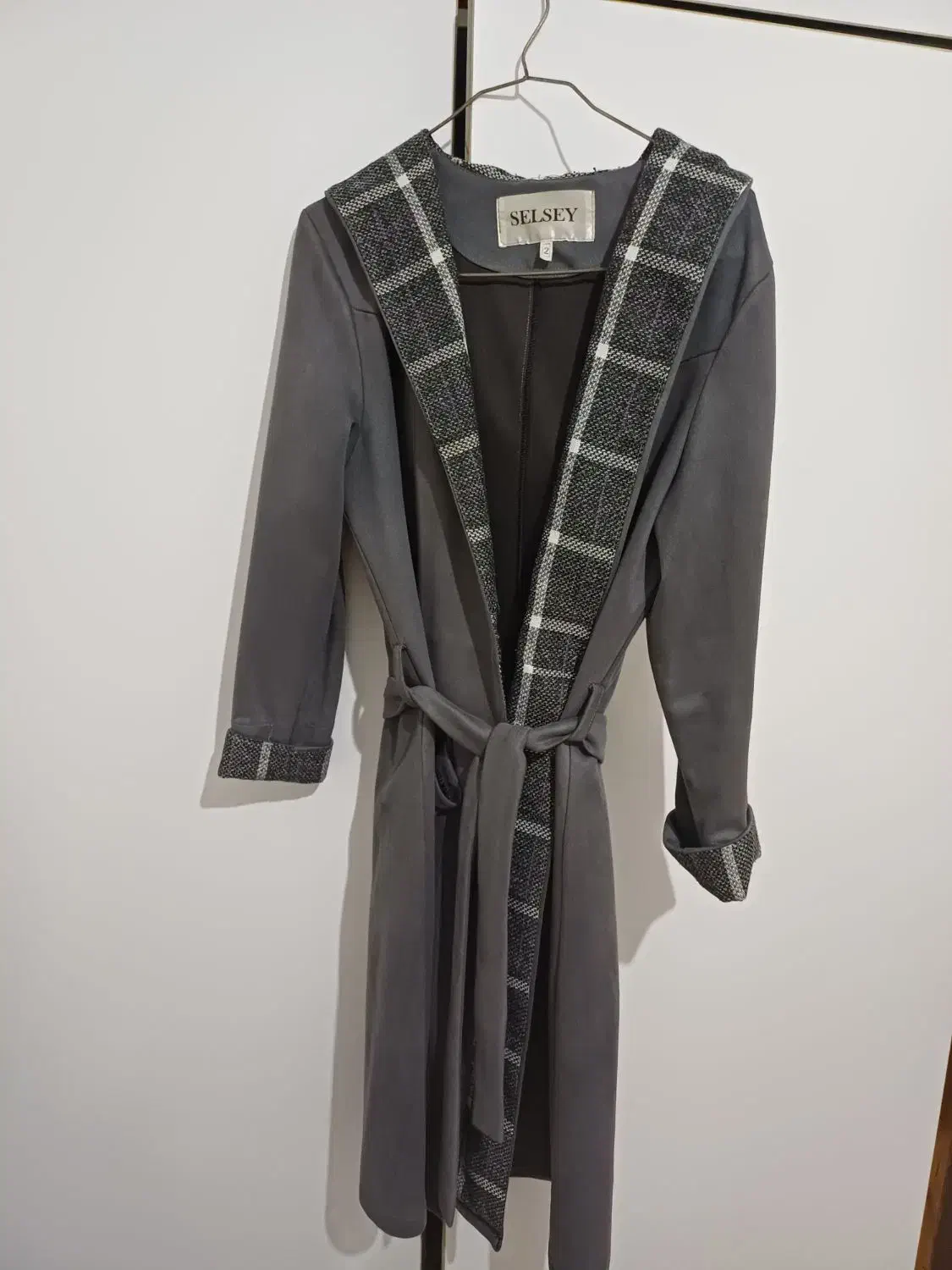 بارونی|لباس|رشت, یخسازی|دیوار