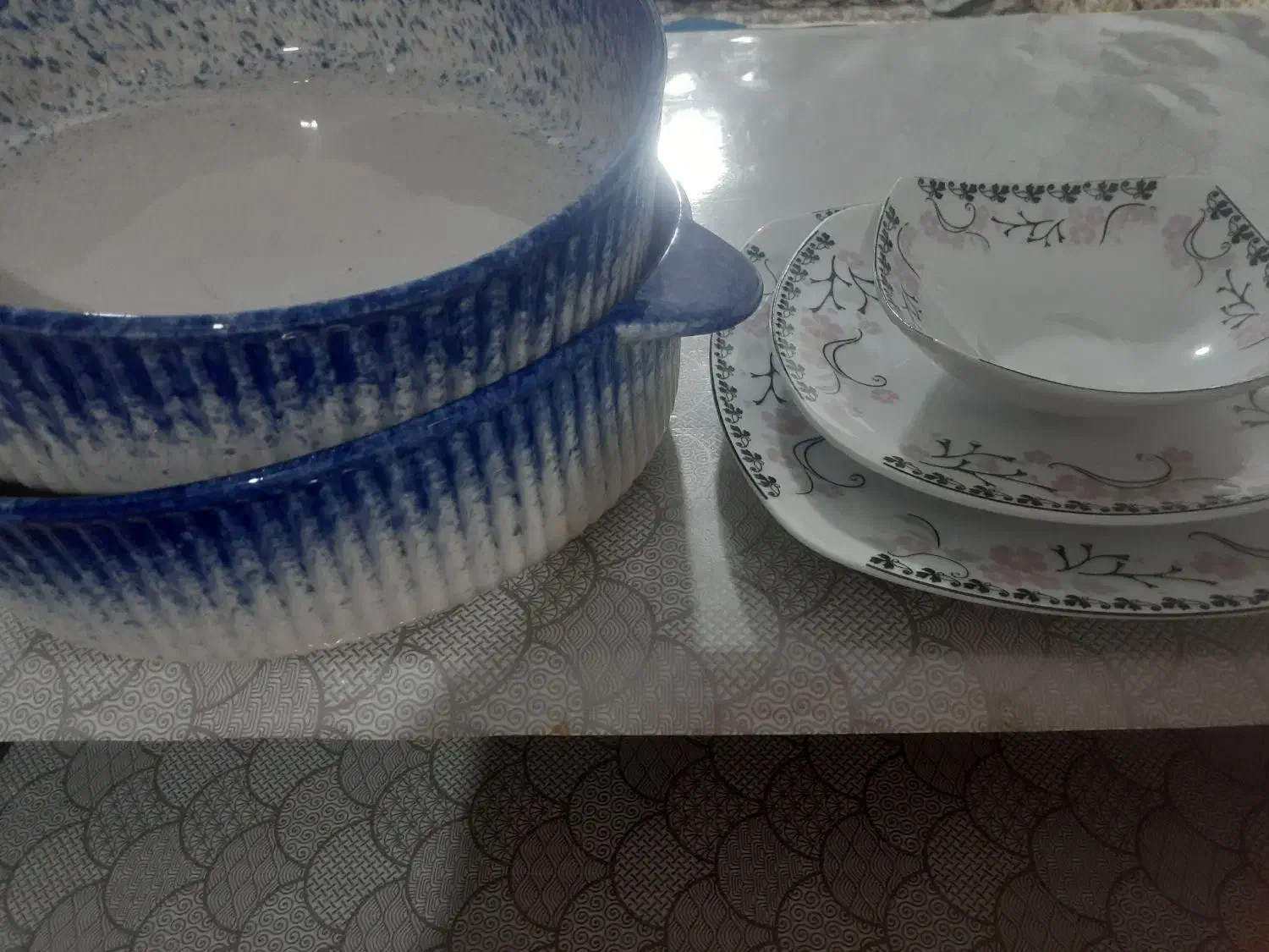 چینی ۲۴ نفره سالم|ظروف سرو و پذیرایی|دهگلان, |دیوار