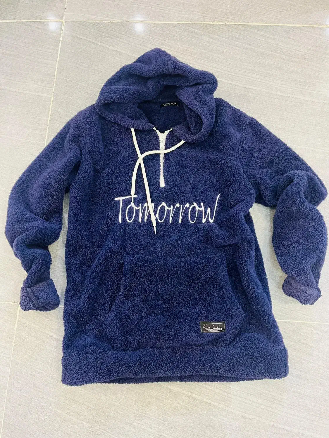 لباس در حد نو|لباس|شاهینشهر, فدک|دیوار