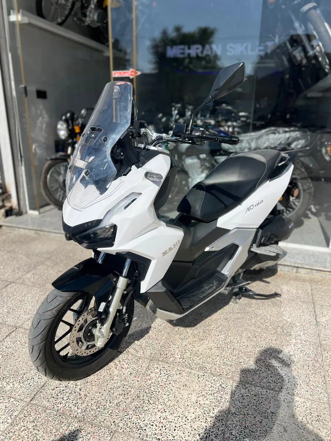 اسکوتر ۱۸۰سی سی برند بازار شرکت هانی فول|موتورسیکلت|زند, |دیوار