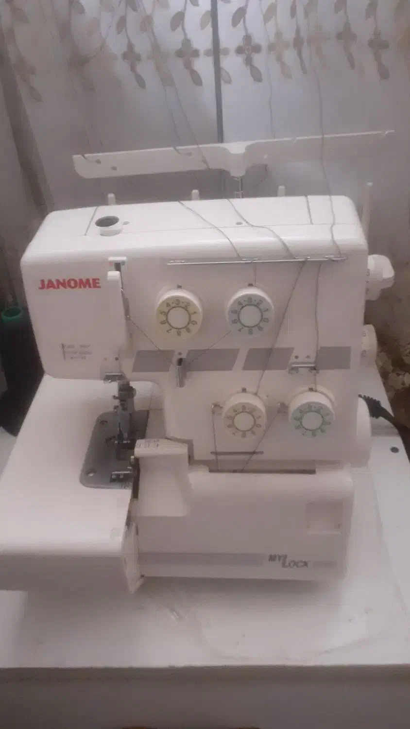 سردوز ژانومه ۴ نخ ۲۰۴Dژانومه ۸۰۲|چرخ خیاطی و ریسندگی|تهران, والفجر (افسریه)|دیوار