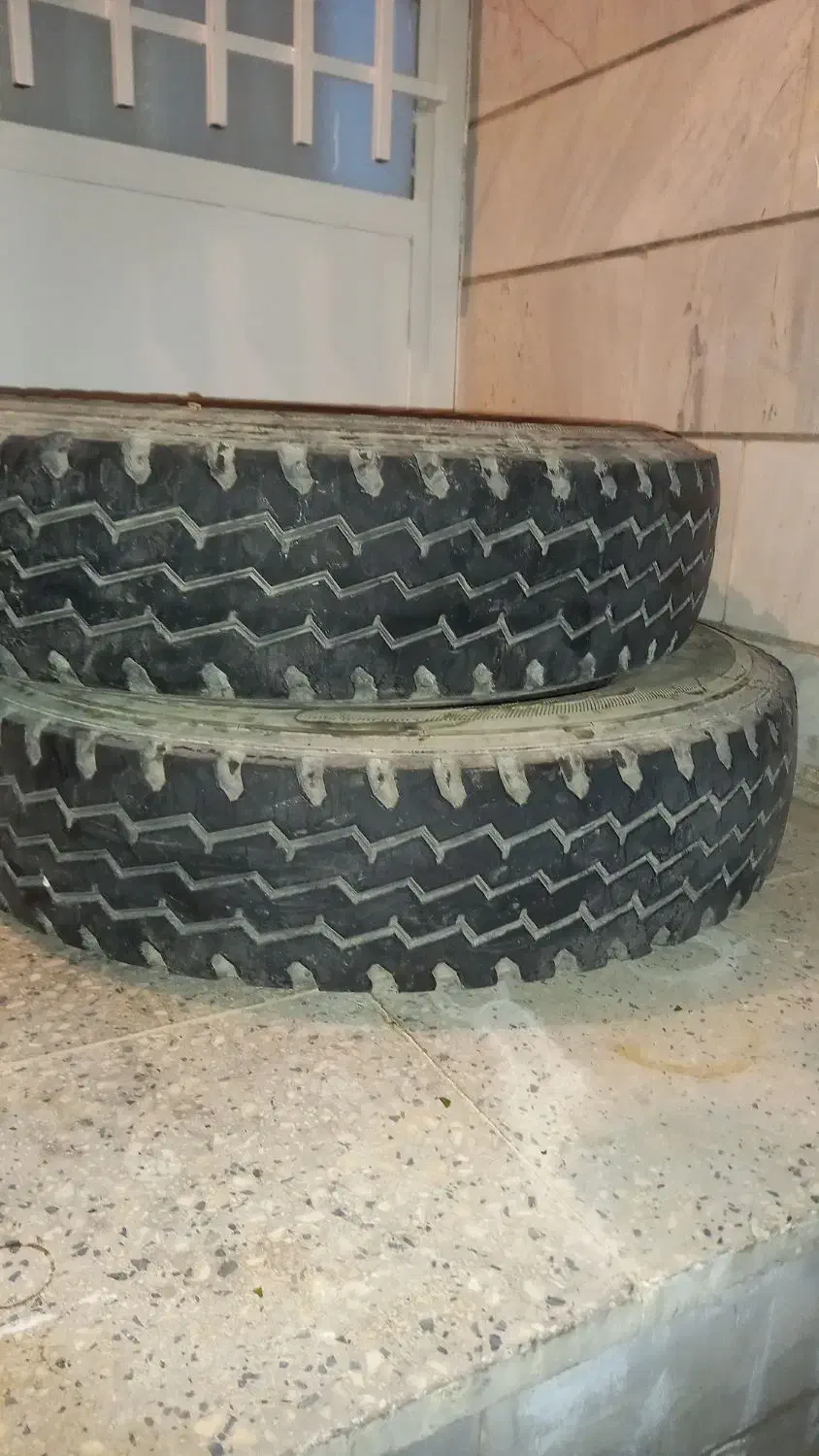 یه جفت لاستیک نیسان|قطعات یدکی و لوازم جانبی|بروجرد, |دیوار