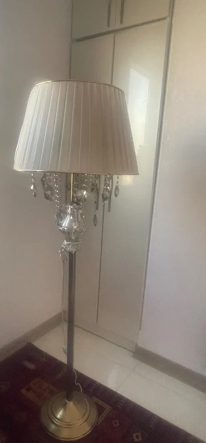 اباژور ایستاده|چراغ خواب و آباژور|تهران, شهرک بعثت|دیوار